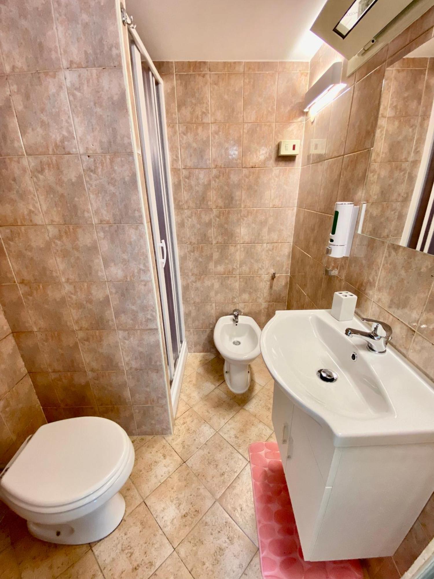 Blu Airport Room Fiumicino Bagian luar foto